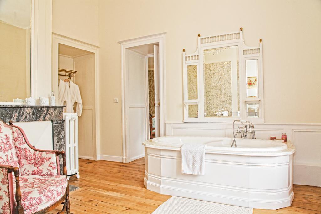 Chateau Lamothe Du Prince Noir - B&B Saint-Sulpice-et-Cameyrac 객실 사진